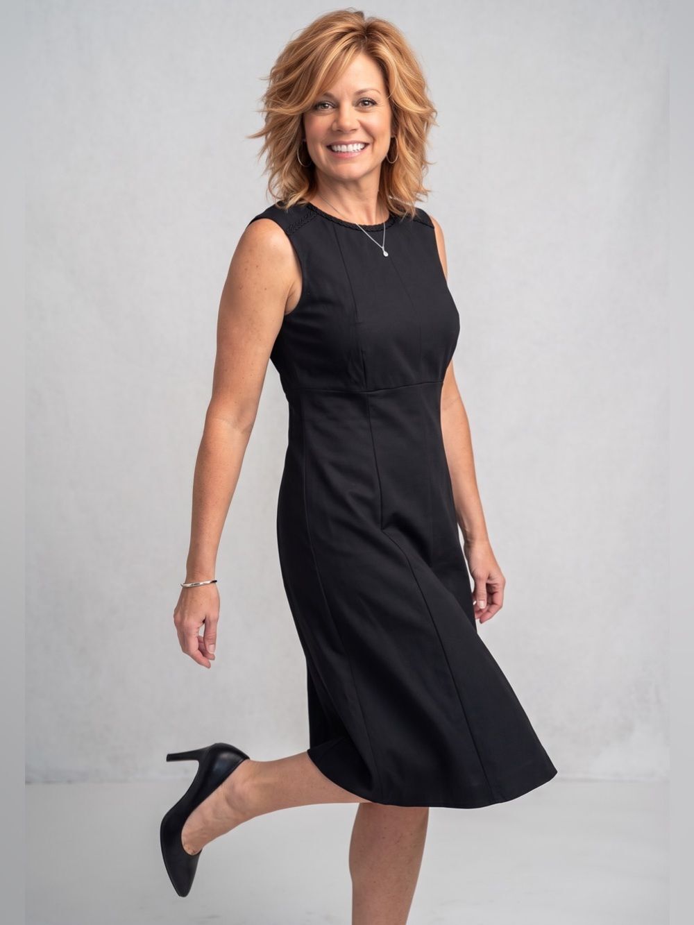 Tahari Black Sleeveless Topstitch Details Sheath Dress Size 8